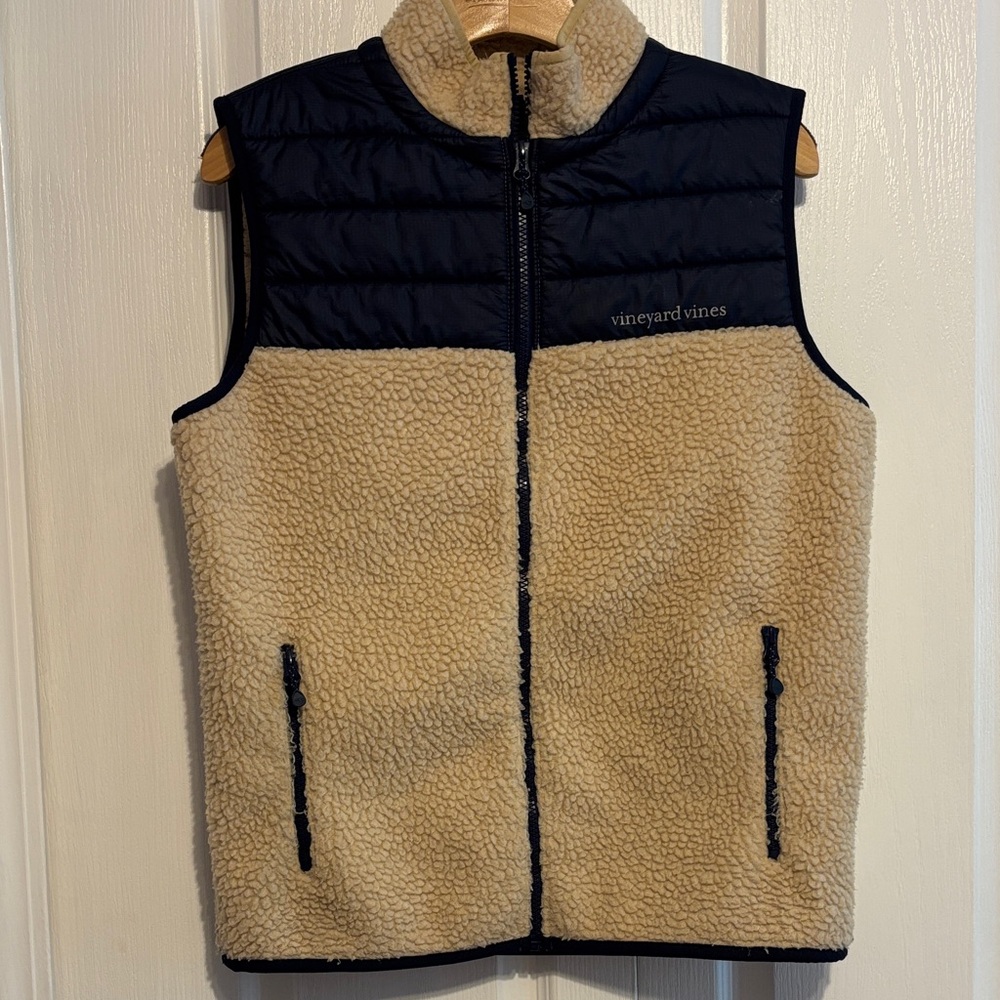 Vineyard Vines Sherpa Vest in Cream and Navy Trim
